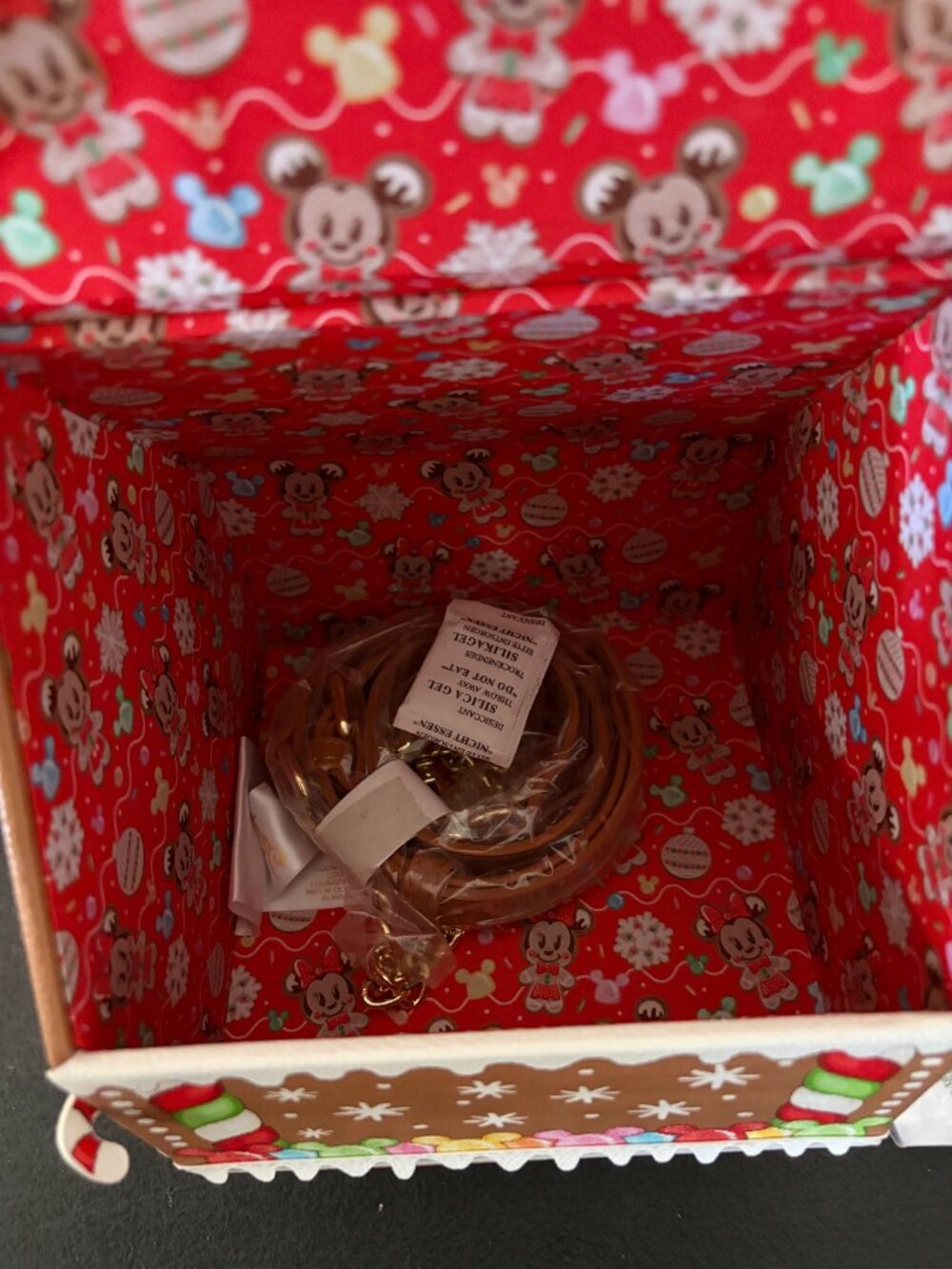 Loungefly Stitch Shoppe Minnie Gingerbread House Crossbody ( damage last photo ) - Picture 6 of 7